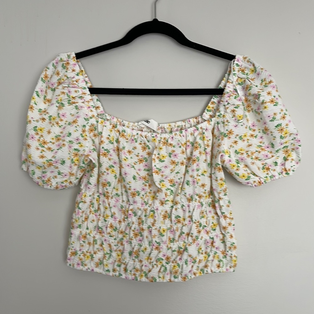 NWT Elodie Smocked Cropped Floral Top Sz M